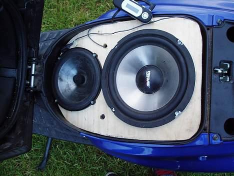 Yamaha bws ng ~  SOLGT - - anlægget.. men er slet ikke færdig endnu.. der er en forstærker under pladen.. billede 16