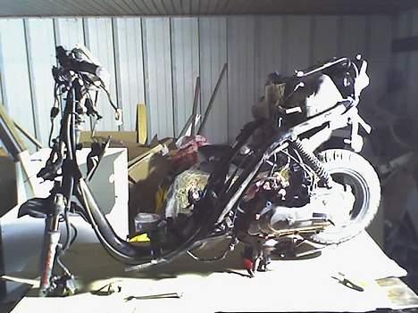 Honda SFX - Der var jeg ved at sætte nye skjolde på .. Nogle af dem jeg fik fra forsikringen :) billede 11