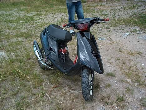 Yamaha Jog Black an Red Solgt billede 8