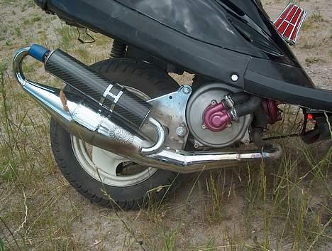 Yamaha Jog Black an Red Solgt billede 11