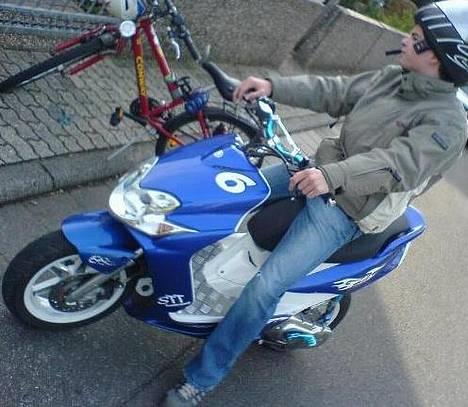 Yamaha Jog R LC ( Skriv her ! ) - Martin sidder og drømer! billede 1