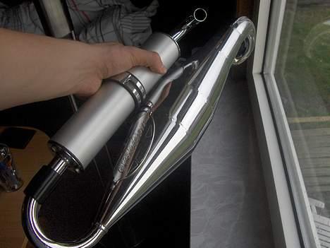 Yamaha Jog Fine SOLGT!! - Mit forchromet evo rør, som jeg byttede for min næsten helt "nye" c16.. :D billede 14
