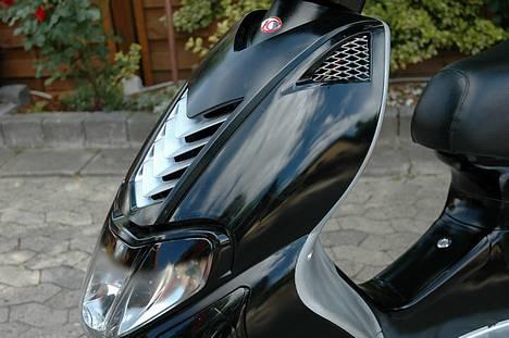 Kymco Super 9 <Projekt> 100% - Metallic grill. billede 2