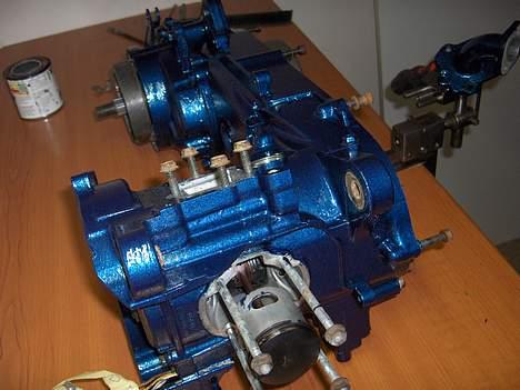 Suzuki SSM DELE SÆLGES"! BILLIG - Male, Male og så blev man færdig med at male motor´en!!!:P billede 12