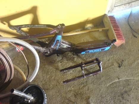 Puch maxi k (projekt) - nu er den pillet til atomer og skal males sort billede 9