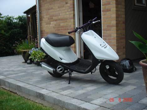 Yamaha JOG solgt - Nu har JOG´en så fået nyt tøj - helt hvide skjolde billede 8