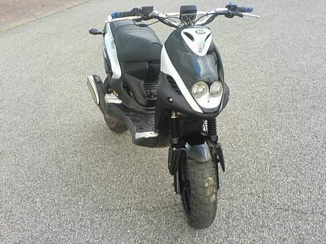 PGO Pmx Naked billede 7