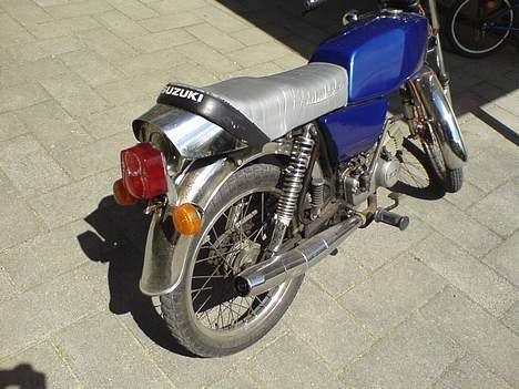 Suzuki DM50 - 3 tommer i bredden.. altså dækket billede 6