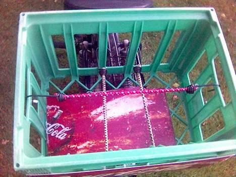 Tomos Quadro A-35 SOLGT - Elastiksnore i mælkekassen, smart til at holde ting fast billede 14