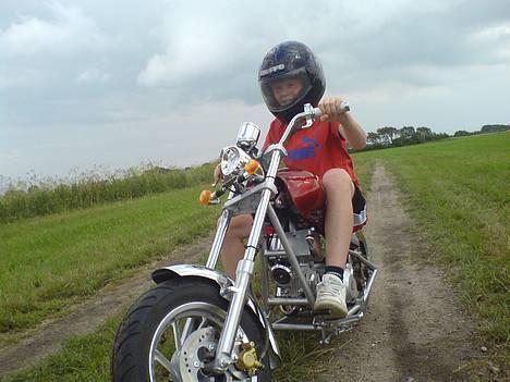 Kawasaki Yamaha, Honda ,Piaggo Osv - Min FEDE Chopper Rød tank Grå Sutter billede 1