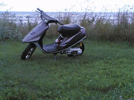 Yamaha jog (MHR) Solgt - Lægger ved maleren billede 1