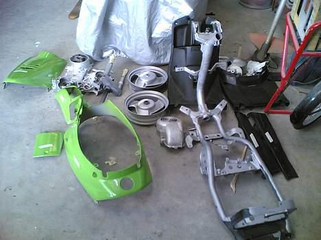 Yamaha jog (MHR) Solgt - Lægger ved maleren billede 2