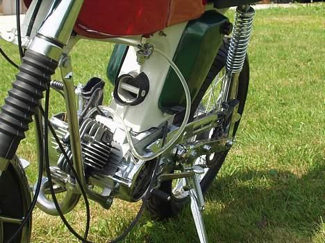 Yamaha 4 gear K1 - Midledtidlig tank, men skjolde og forlygte har den rigtige farve,. billede 14