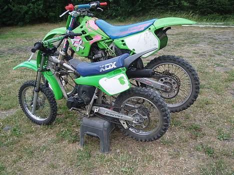 Kawasaki kx 125 solgt :( - lillebror og storebror igen. der skal nyt stempel til min lille 80´er  :P billede 9