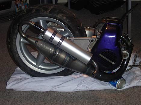 Yamaha spy .SOLGT   - motoren d 27/2-05..  hvor den lige er blevet samlet.. lækkert.. :-) billede 3