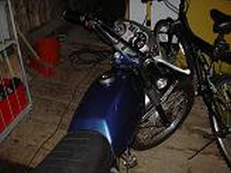 Puch Monza 4 Gears 75 CCM - Knallerten står pt. lige uden motor på, da den er under renorvering billede 1