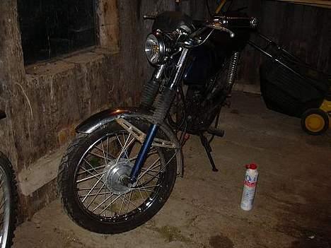 Puch Monza 4 Gears 75 CCM - Knallerten står pt. lige uden motor på, da den er under renorvering billede 3