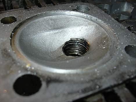 Puch Monza 4 Gears 75 CCM - Topstykket med squiseBandet og forskudt tændrørs placering for bedre forbrændning. billede 8