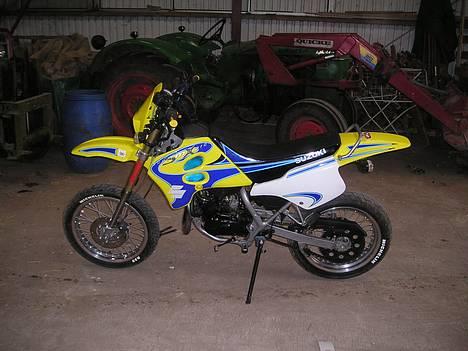 Suzuki SMX *Solgt* - Her er den så som den ser ud nu men jeg er ikke færdig med den endnu.... billede 1