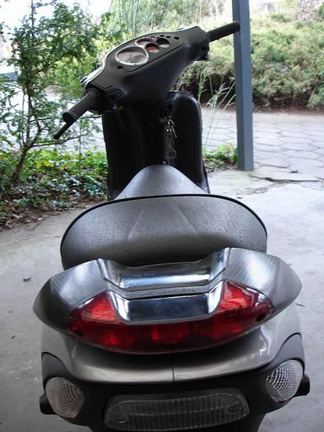 Piaggio Nrg mc3 SOLGT - Her kan man se den dejlige stripe der er malet på bremseglasset.  billede 8