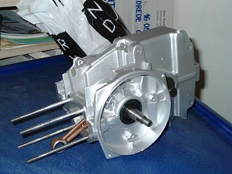 Puch Maxi K - motorblokken er malet billede 2