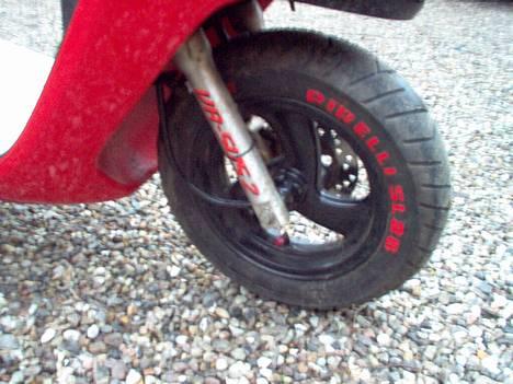 Honda SFX/  Red & Black  - røde ventil hætter og opmalet med dækstift billede 2