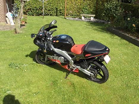 Aprilia RS50 [TOTAL SKADET] - Hvis i kigger godt efter bag bagtandhjulet kan i lige skimte min Braking Wave! billede 2