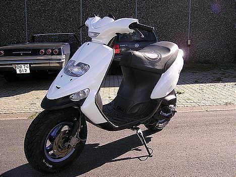 Gilera Stalker  (Til salg) - her er nogle billeder hvor man kan se perlemoren lidt, men den skal ses før den kan bedømmes =) (Den ser ikke helt sådan ud mere, den er blevet "Pimpet" lidt mere) billede 1