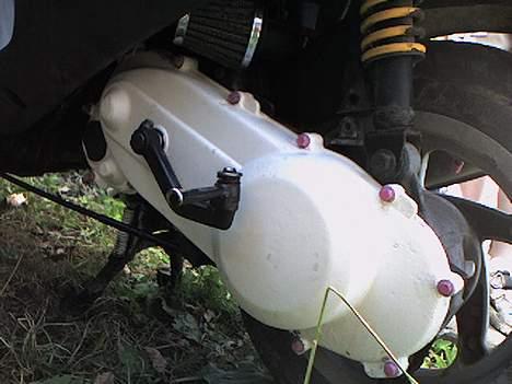 Piaggio zip *solgt* - hvidt motorskjold nice med lyserøde skruer billede 13