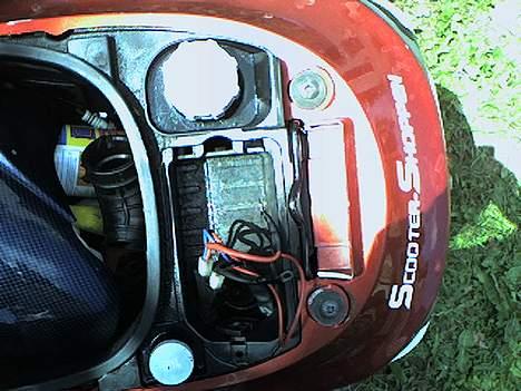 Piaggio zip *solgt* - hvid banzin dæksel og hvis olie dæksel billede 16