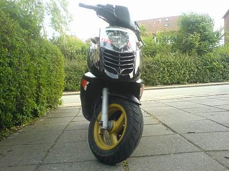 Aprilia Sonic SBK | Solgt - Jeg leger fotograf xD billede 2