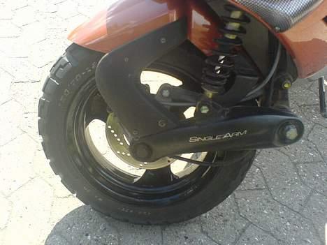 Peugeot Speedfight2 Total Skadet  - Læg mærke til detaljen. Single Arm ! billede 2
