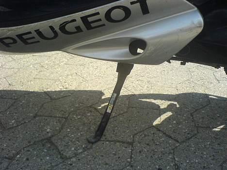 Peugeot Speedfight2 Total Skadet  - Sidestøttefod. Blæret billede 3