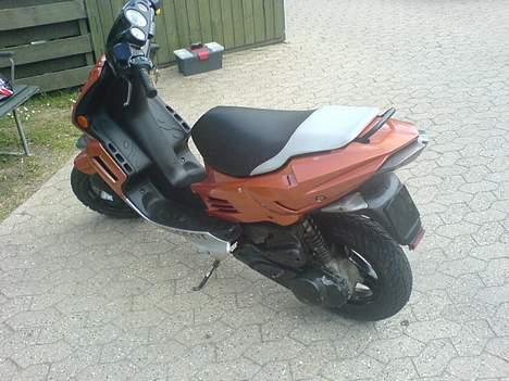 Peugeot Speedfight2 Total Skadet  - Blæret billede 9