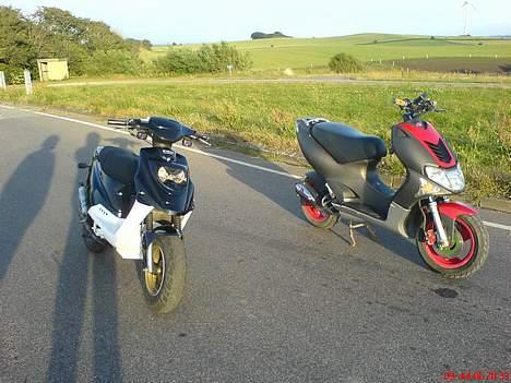 Kymco Super 9 - Solgt - Kammi´s hot og min Kymco. Taget d. 10/7 - 06 billede 11