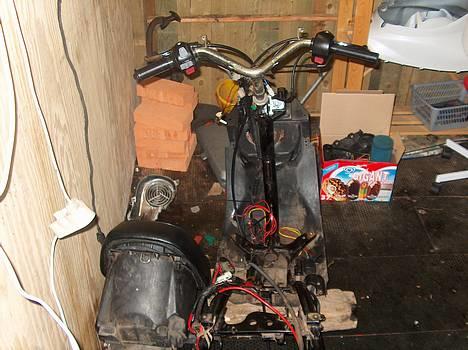 Yamaha jog fs projekt#STJÅLET# - så blev den sku skilt af helt ind til stellet... billede 15