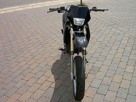 Suzuki smx ~ SOLGT - - forfra billede 2