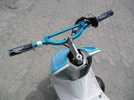 Yamaha Jog FS Perlemor - Styret mega dejligt og køre med billede 8