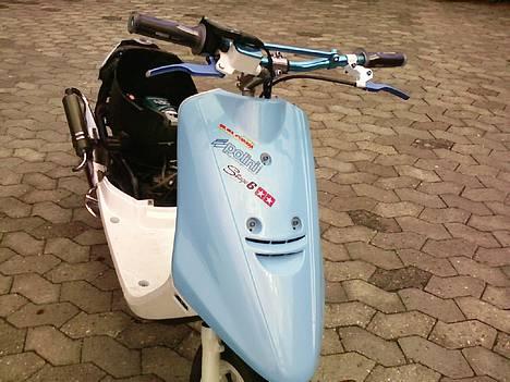 Yamaha Jog FS Perlemor - Så lyseblå kan lakken være, kig li næste billede for at se hvor blå den kan være med grønt skær :) billede 16