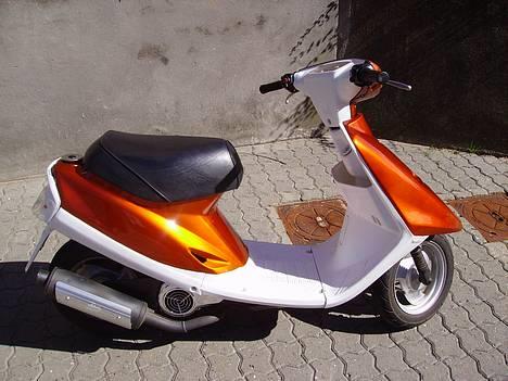 Yamaha Jog AS - Solgt :'( - Årh ja nu er der billeder af, hvordan den ser ud nu ! Men ikk helt færdig endnu ! ;D billede 1