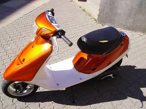 Yamaha Jog AS - Solgt :'( - Årh ja nu er der billeder af, hvordan den ser ud nu ! Men ikk helt færdig endnu ! ;D billede 2