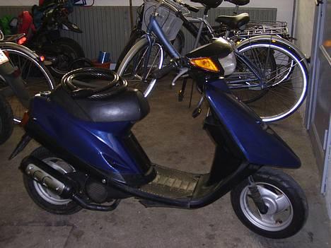 Yamaha Jog AS - Solgt :'( - Her er så et billede af min scooter, før jeg stylede den :b billede 3