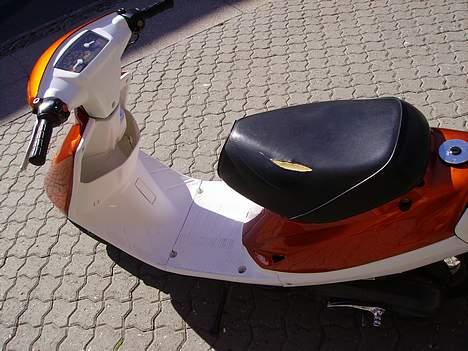 Yamaha Jog AS - Solgt :'( - Årh ja nu er der billeder af, hvordan den ser ud nu ! Men ikk helt færdig endnu ! ;D billede 6