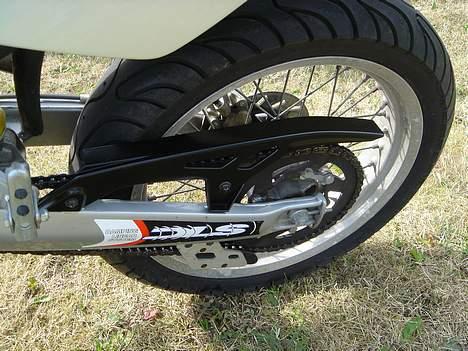 Derbi Senda SM SOLGT - Næsten alle skjolde og kæde/køler skærm er lakeret blank sort billede 13