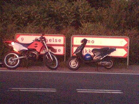 Suzuki byttet til jog 100 ccm   - ude og cruse med mads og hans hot den går på rullen std og kan holdes oppe billede 8