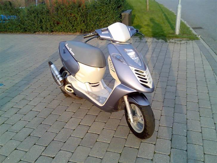 Aprilia Sonic ¤¤PERLEMOR¤¤ SOLGT - Lidt klister og list skruger er altid godt :) billede 10
