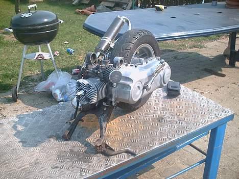 Aprilia Sonic ¤¤PERLEMOR¤¤ SOLGT - Ja sådan så den så du da vi var færdig med moteren.. KN filter sidder så ikk på idag.! billede 15