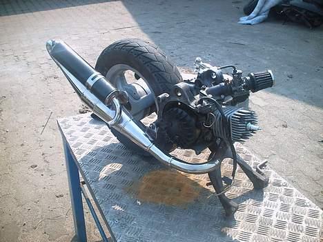 Aprilia Sonic ¤¤PERLEMOR¤¤ SOLGT - Ja sådan så den så du da vi var færdig med moteren.. der sidder så også en EVO luft køler på idag.!  billede 16