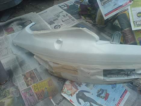 Piaggio NRG - tørrer det lidt efter den hvide detalje er malet billede 10