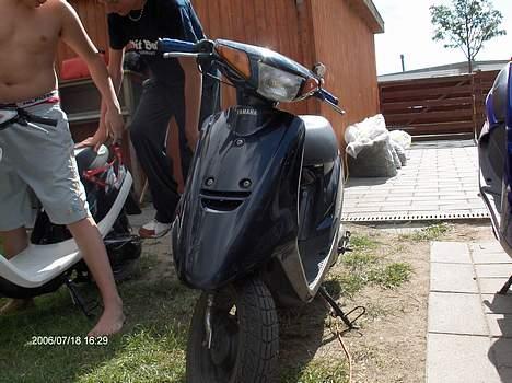Yamaha Jog Fs AC (FØR) Solgt - dick i baggrunden med hans tykke vom billede 3